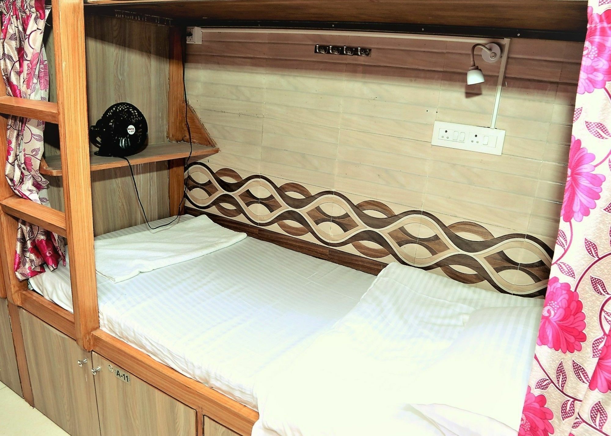 Delta Dormitory Mumbai Exterior foto